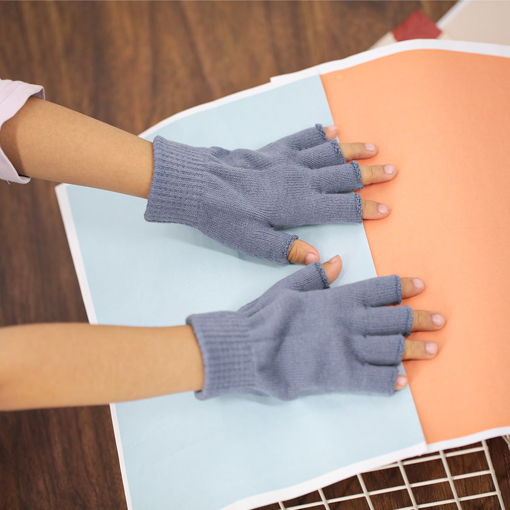 Half finger knitted gloves