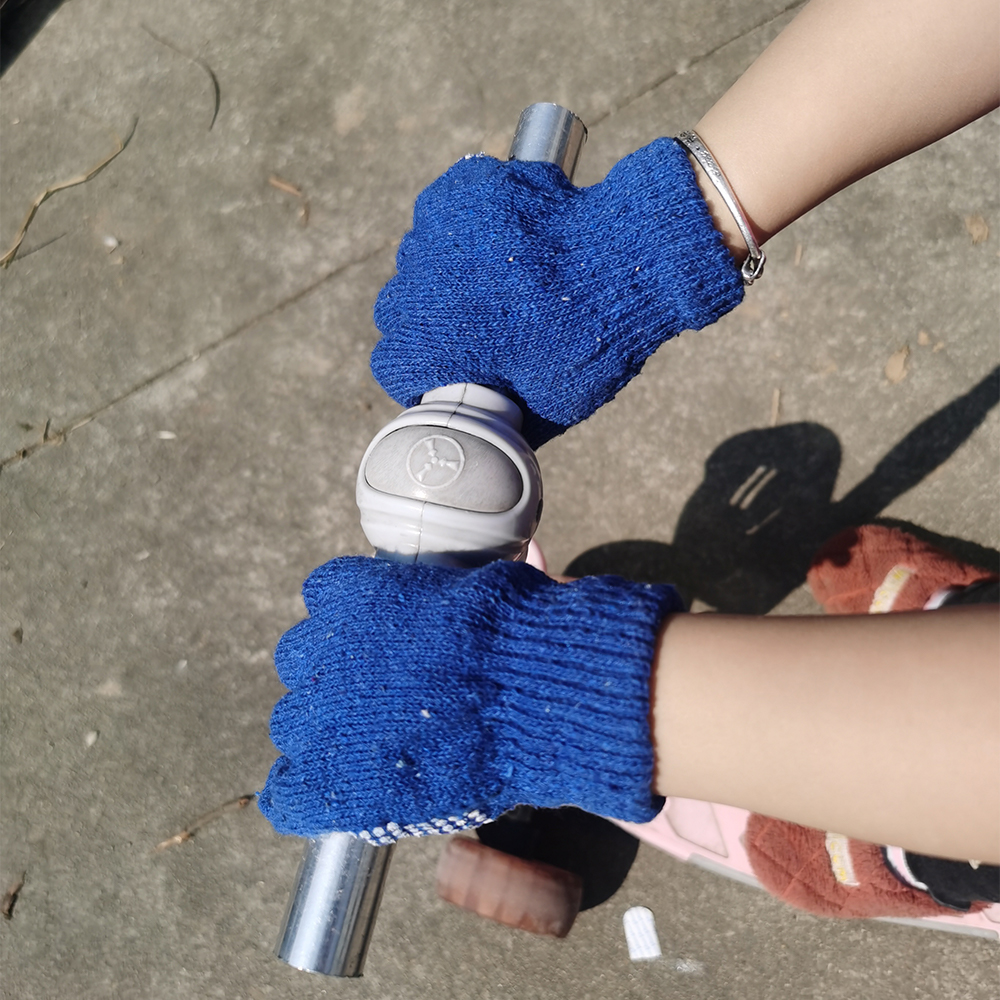 Children's knitted grippy gloves