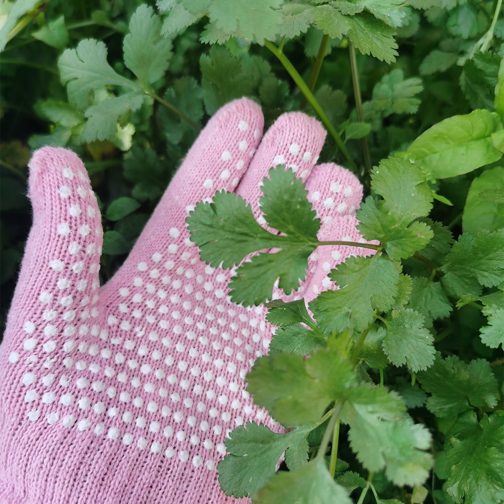 Children's knitted grippy gloves