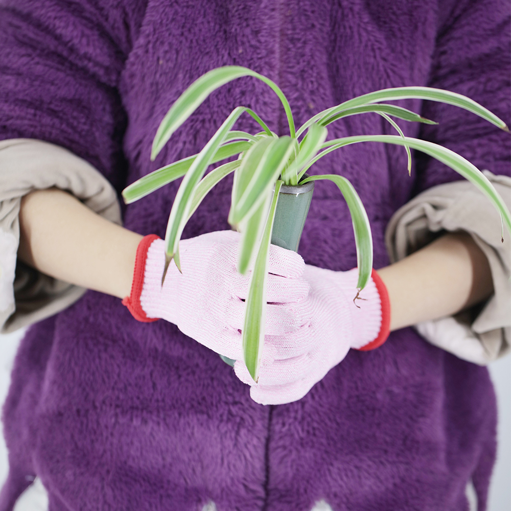 Children's cut resistant gloves