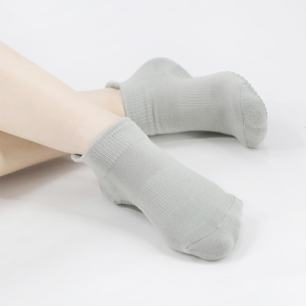 Round toe fleece yoga socks