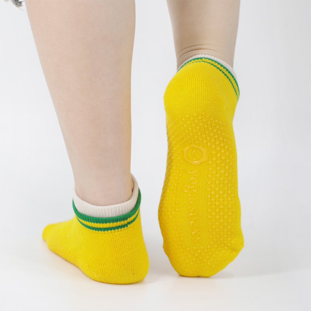 Round toe fleece yoga socks