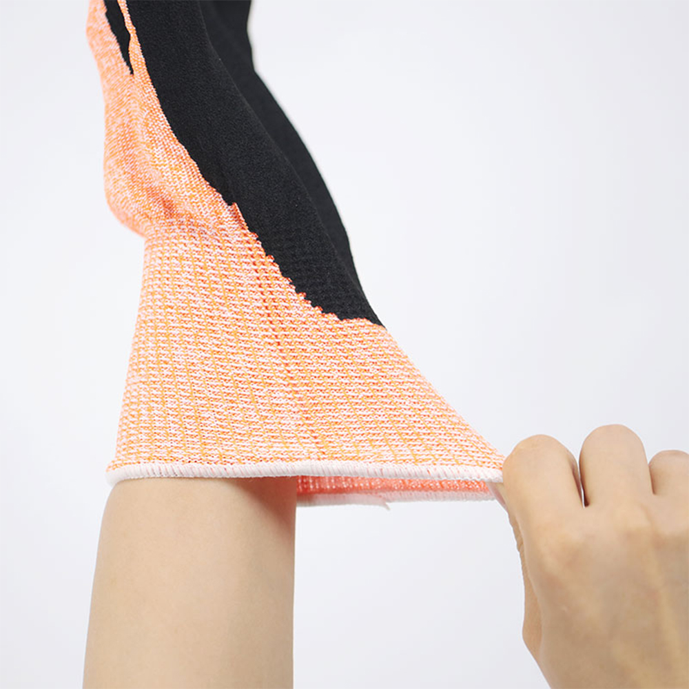 Dipped nitrile thickened coating cut-resistant gloves
