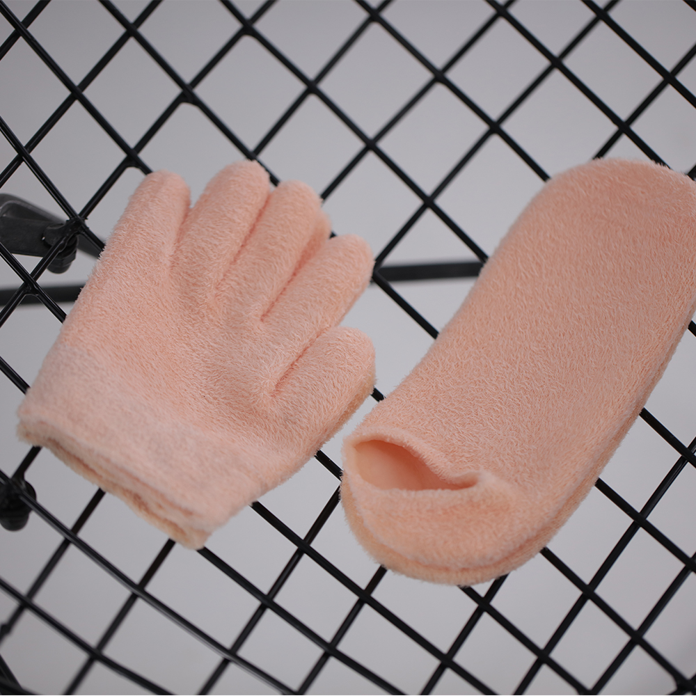 Feather yarn gel spa socks and gloves set