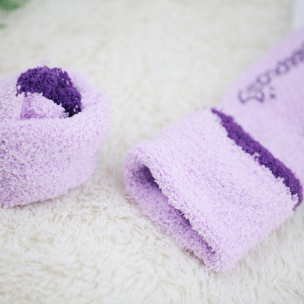 Mid tube casual plush socks