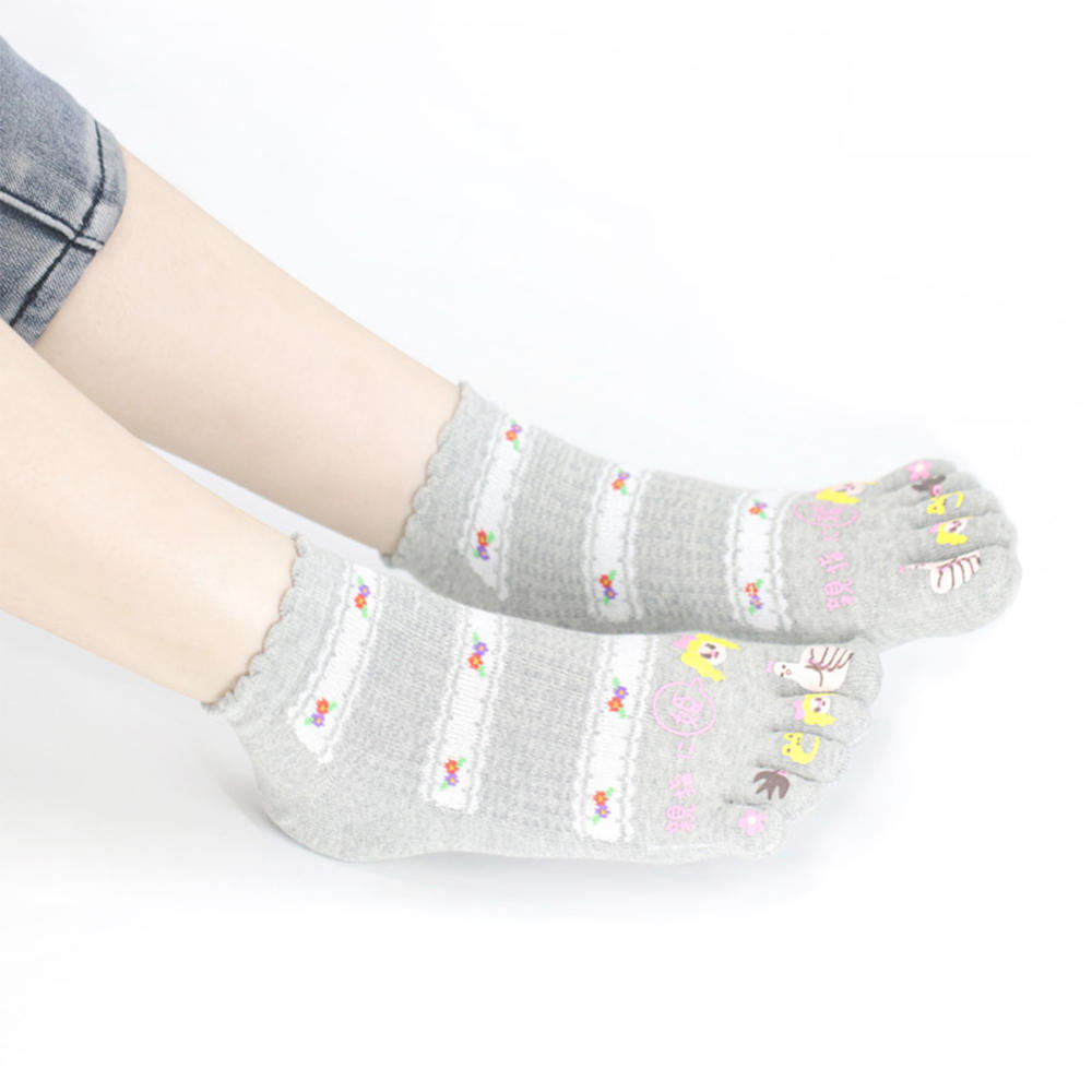 Toe dispensing five-toe short socks
