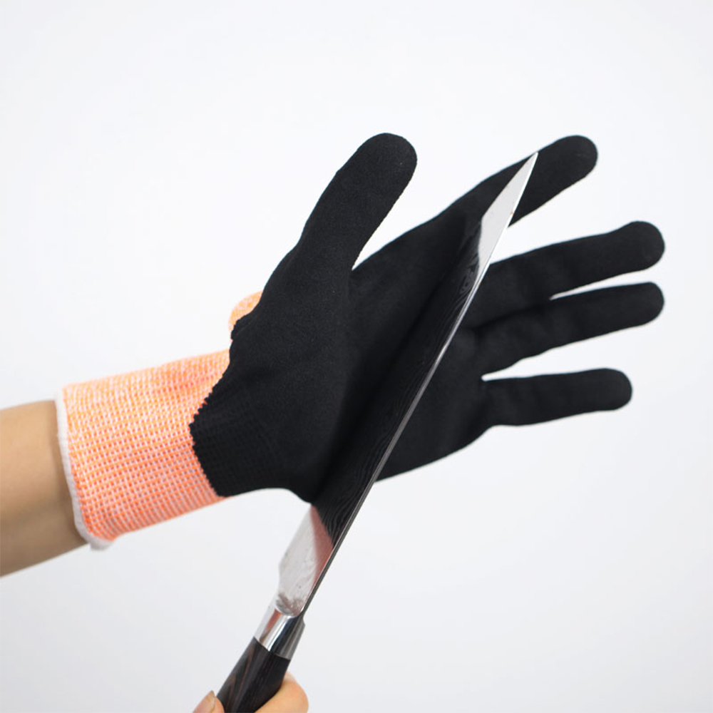 Dipped nitrile thickened coating cut-resistant gloves