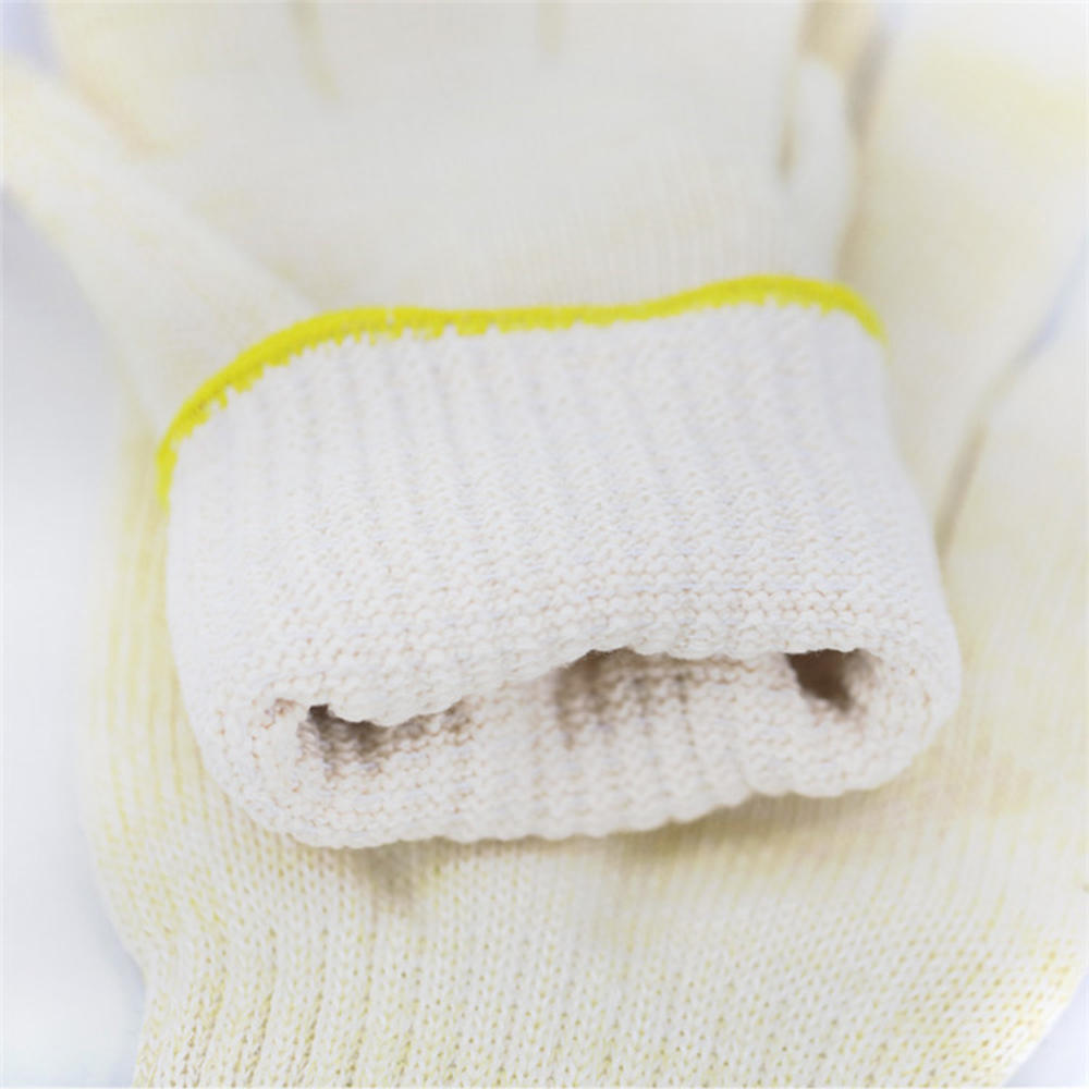 Extreme heat resistant aramid silicone gloves