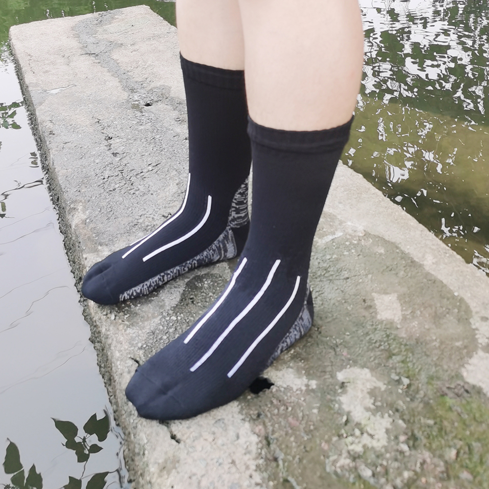 Adult non-dispensing padded waterproof cotton socks