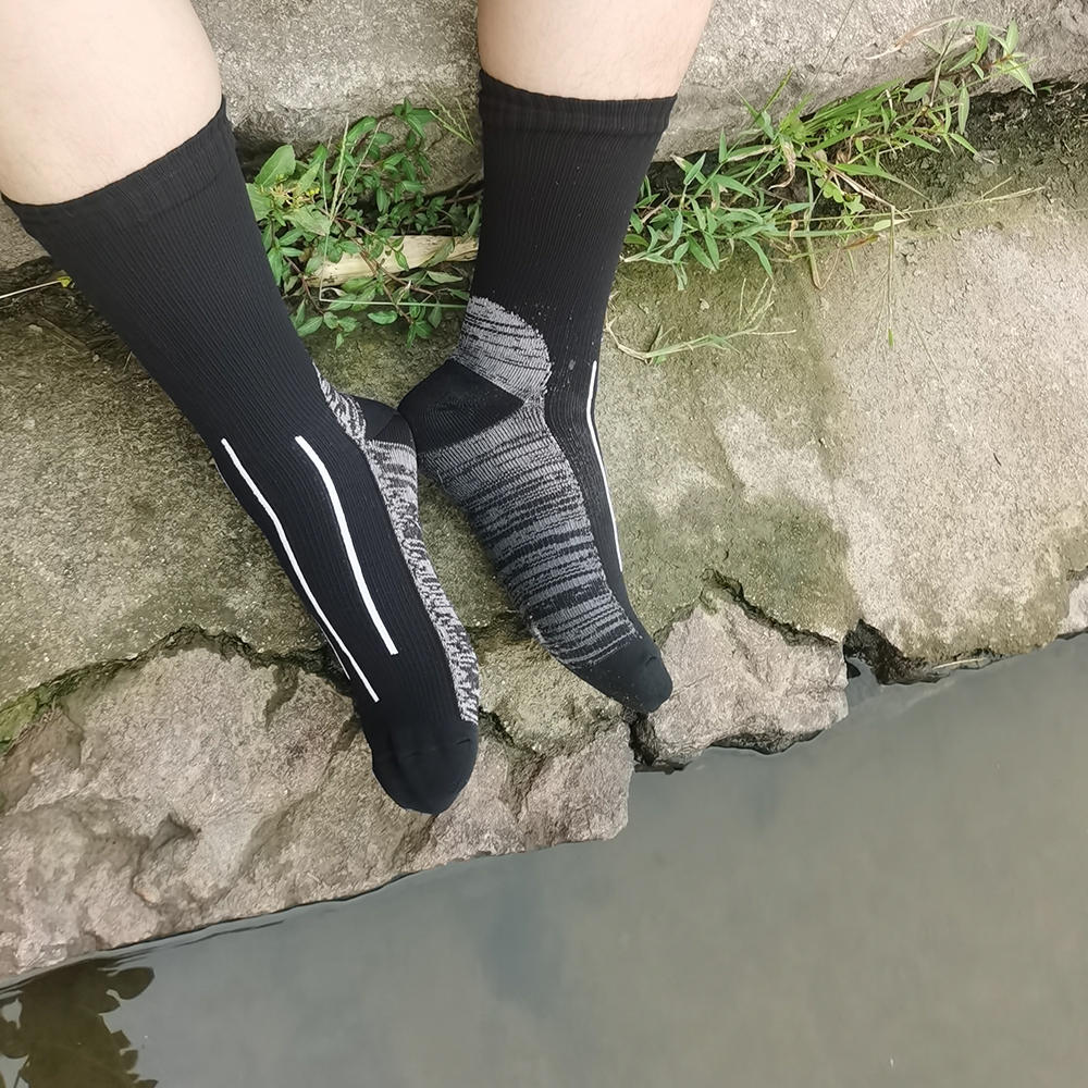 Adult non-dispensing padded waterproof cotton socks